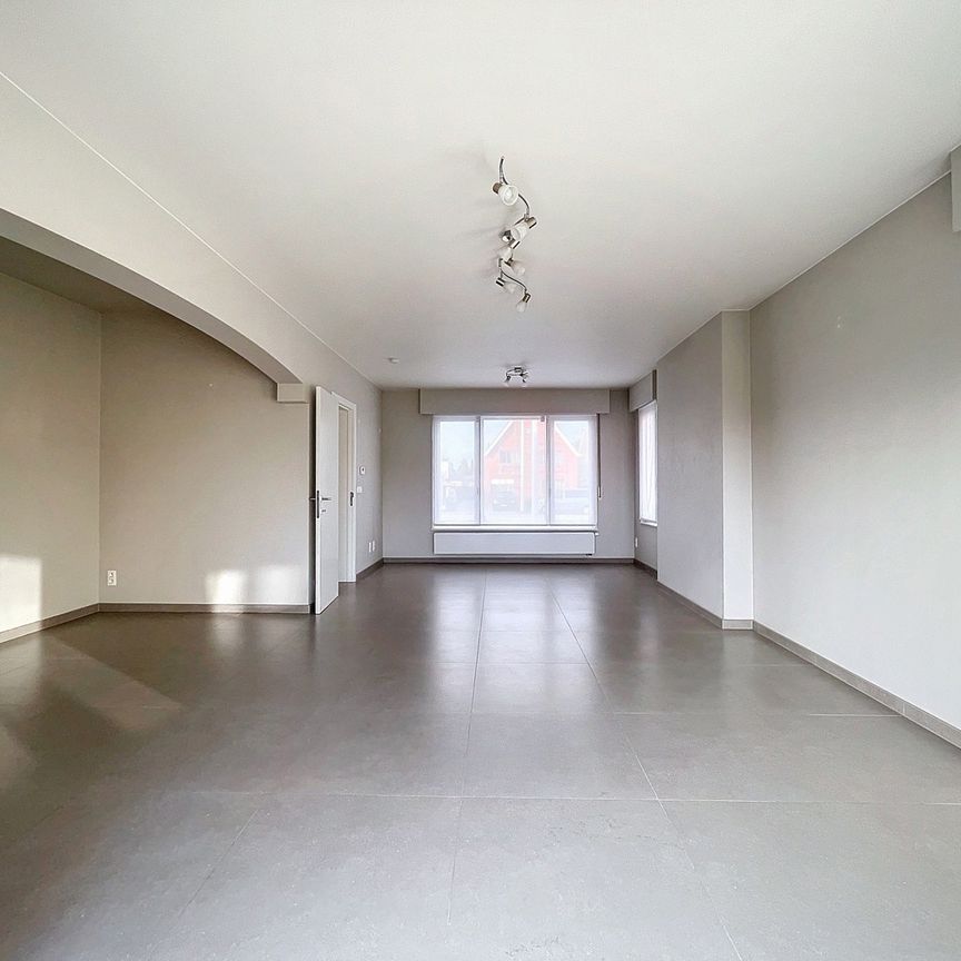 Zeer ruime villa met 4 slpkrs gelegen op TOP locatie - Photo 1