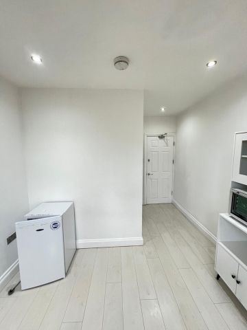 Room in a Shared House, Burlington Road, CR7 - Photo 3