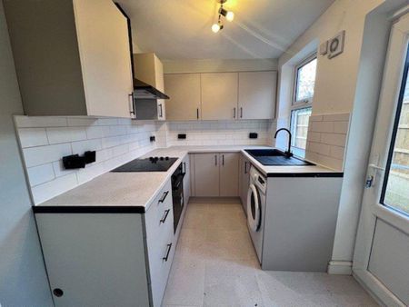 2 bedroom terraced house to rent - Photo 2