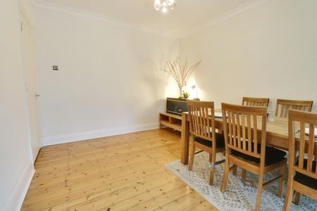 4 bedroom end of terrace house to rent - Photo 4