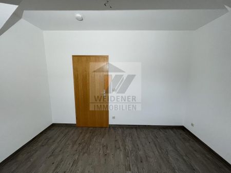 Neuer Bodenbelag, Wanne und Dusche! Schicke 3 Zimmer DG Wohnung - Photo 3