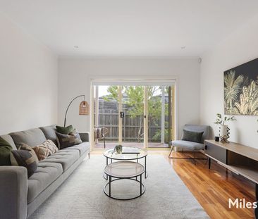 PRIVATE & SUNLIT WITH EASY LIVING! - Photo 1