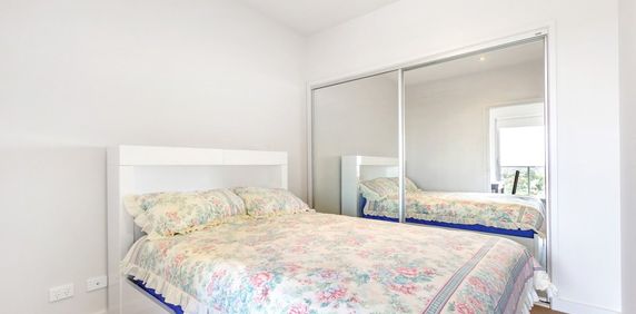 FULLY FURNISHED IMMACULATE APARTMENT IN BOX HILL - Photo 2