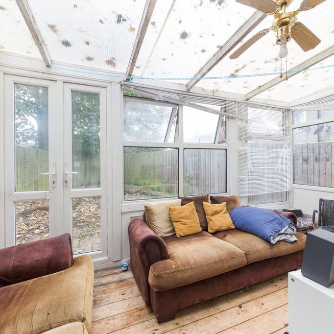 4 bedroom semi-detached house to rent - Photo 1