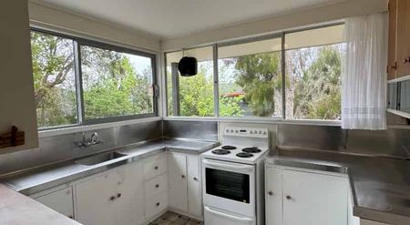 Spacious 4-Bedroom Character Home Ã¢Ãâ¬Ã" Close to WhangÃâ€Ãrei CBD & Hospital - Photo 2