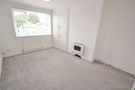 Parkstone, BH12 - Photo 4