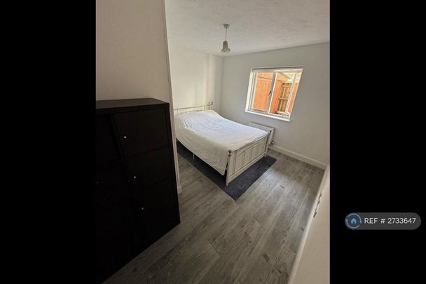 1 bedroom in a flat share to rent - Photo 1