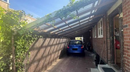 Four Bedroom Home - Rosyln - Photo 5