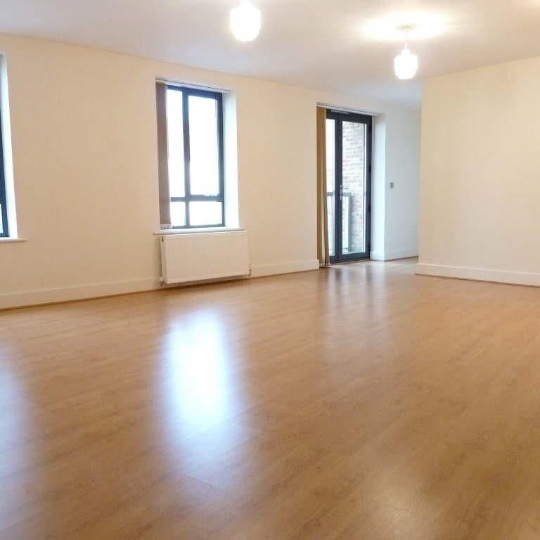 Chelsea Court, 2a The Parade, Epsom, Surrey, KT18 5FE - Photo 1