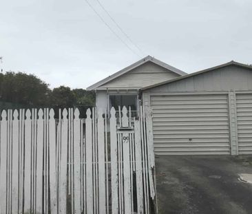 3 bedroom family home with expansive grounds - Photo 3