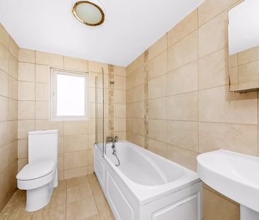 3 Bed Flat, Charlton, SE7 - Photo 5
