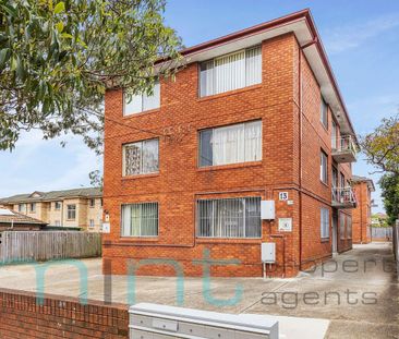Spacious Two-Bedroom Apartment in a Convenient Location - Photo 6