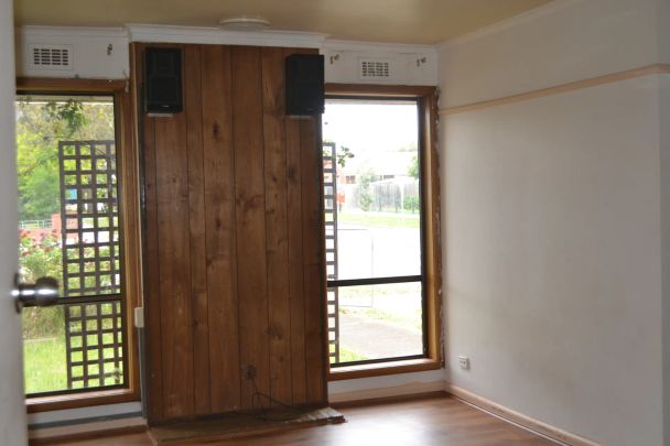 Family Home In Central West Heidelberg Location (Includes Solar Electricity) - Photo 1