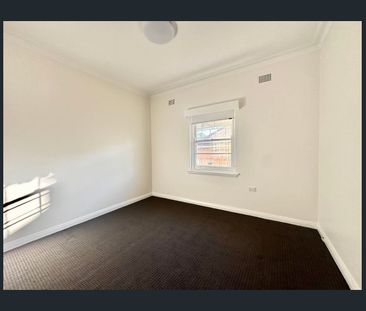 THREE BEDROOM - FAMILY HOME - Photo 2