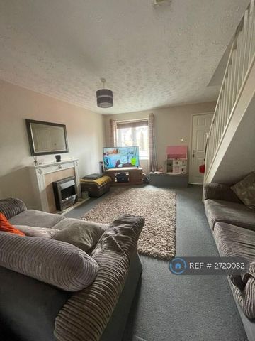 2 bedroom semi-detached house to rent - Photo 2