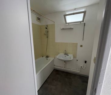 Location - Appartement T3 - 53 m² - Grand-Charmont - Photo 3