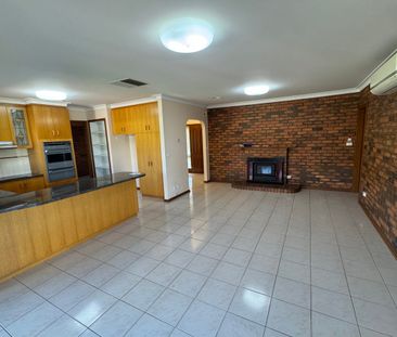 3 BEDROOM HOME + STUDY! - Photo 6