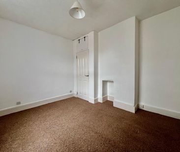 4 bedroom semi-detached house to rent - Photo 6