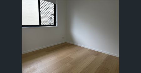 Contemporary Living with Low-Maintenance Appeal - Photo 3