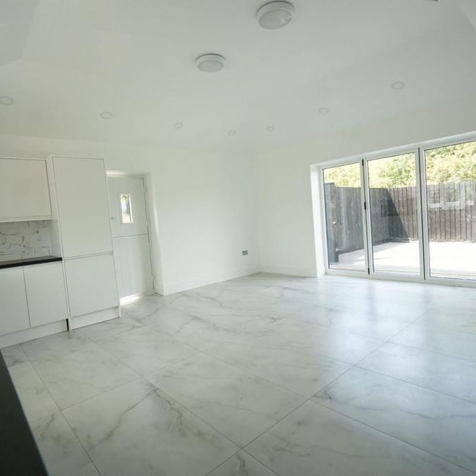 3 bedroom bungalow to rent - Photo 1