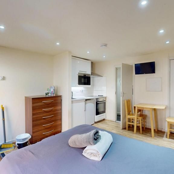 Studio to rent - Photo 1