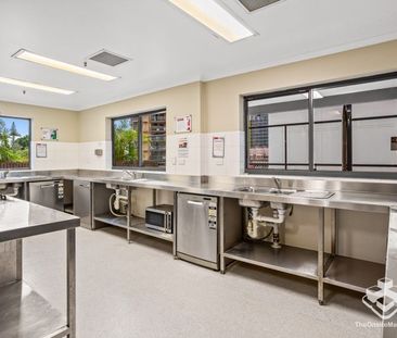 Room to relax, views to impress - Photo 5