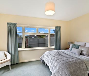 Sunny 3 Bedroom standalone house in Bryndwr Rd - Photo 5