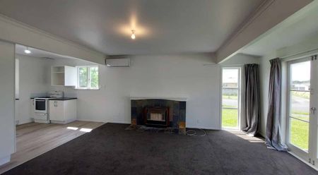 3 Bedroom Home in Hillcrest - Photo 2