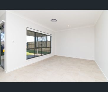 25 Viewpoint Street, Pallara, Qld 4110 - Photo 6