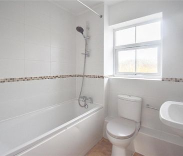 3 bedroom end of terrace house to rent - Photo 4