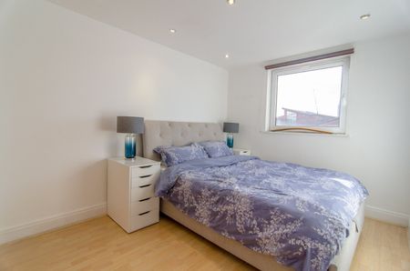2 Bed Flat, Anchor House, SW18 - Photo 3