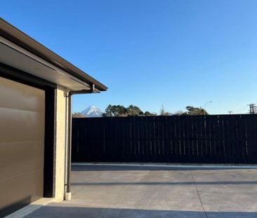 Executive living in Highlands - Photo 1