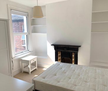 3 Bed Flat, St Marys Road, NW10 - Photo 3