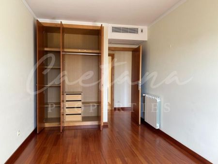 4 room luxury Flat for rent in Alto de Alges (Alges), Oeiras, Lisbon - Photo 5