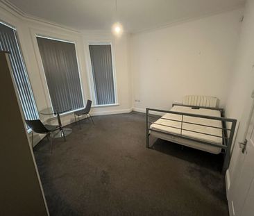 Studio Flat, Wood Road, M16 - Photo 2