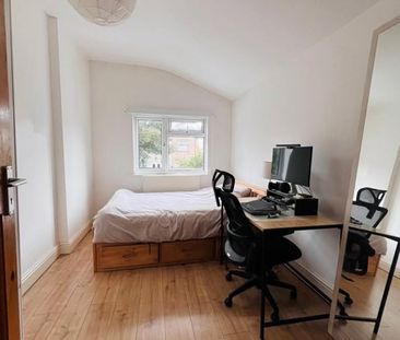 Room in a Shared House, Dunedin Road, E10 - Photo 1