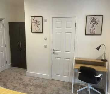 Room in a Shared House, Nags Head Hill, BS5 - Photo 3