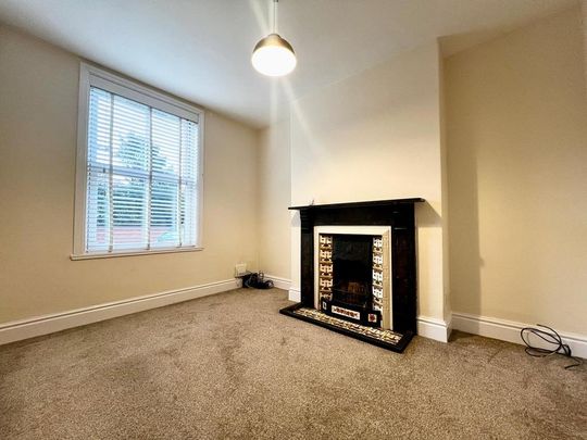 2 bedroom end of terrace house to rent - Photo 1