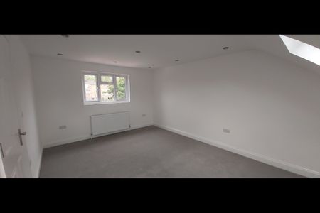 5 Bed Terraced House, Carlyle Road, E12 - Photo 4