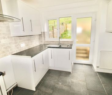 3 bedroom Three Bedroom House to rent - Photo 6