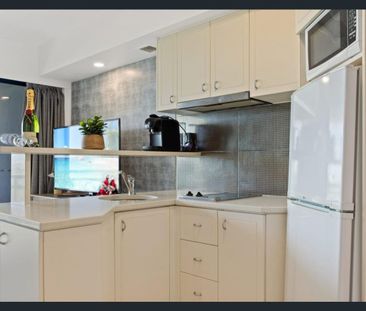 Absolute Waterfront Fully Furnished One Bedroom Apartment - Photo 5