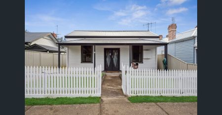 18 Russell Street, Quarry Hill, Vic 3550 - Photo 3