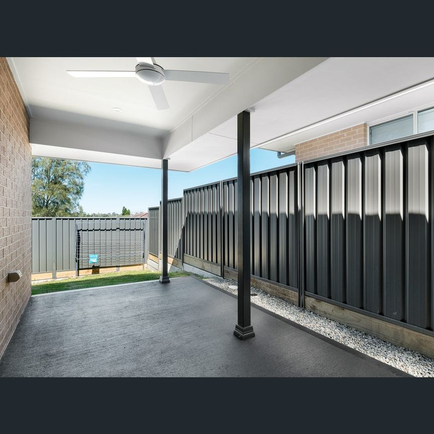 1/18 Silver Gum Cct, Edgeworth, NSW 2285 - Photo 1