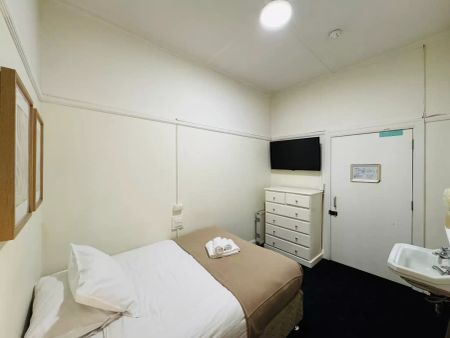 Room 4 (Non Ensuite) - Photo 5