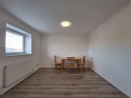 Hertford Road, Enfield EN3, London - Photo 1