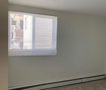 2 BDRM/1 BATH - 630 8TH ST E - Available DEC 1 - Photo 2