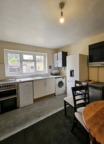 6 bedroom terraced house to rent - Photo 4