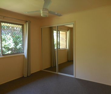 Don't Miss Out: Three Bedroom Family Friendly Home close to Robina ... - Photo 4