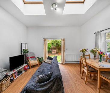 3 bedroom flat to rent - Photo 1