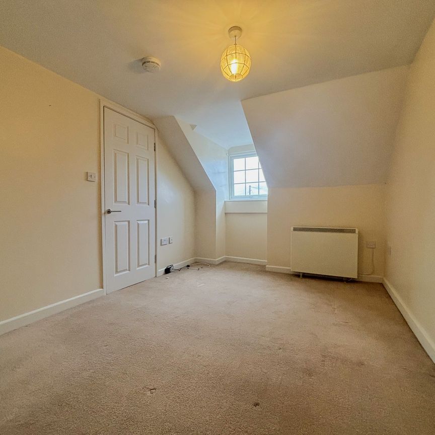 2 bed apartment to rent in Warwick Road, Kenilworth, CV8 - Photo 1